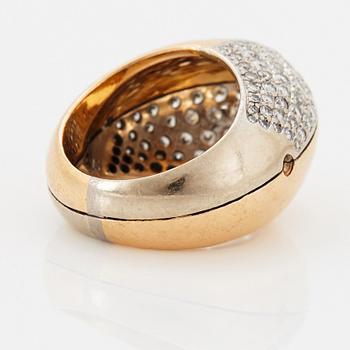 A Paul Binder ring in 18K gold set with round brilliant-cut diamonds.