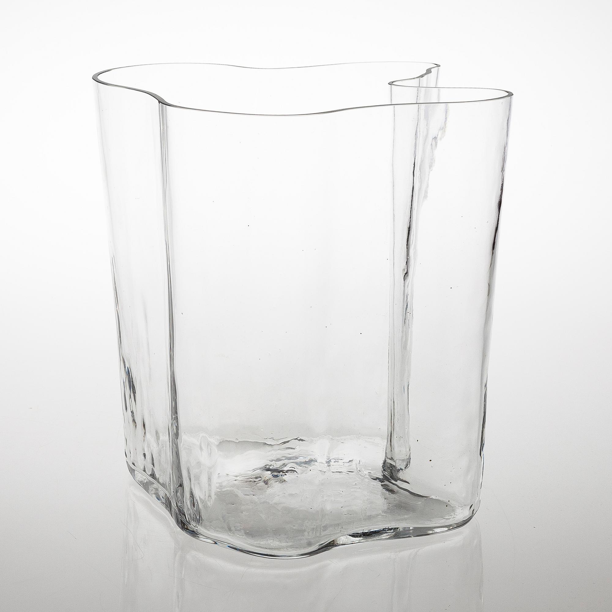 ALVAR AALTO, a '3031, vase signed Alvar Aalto.