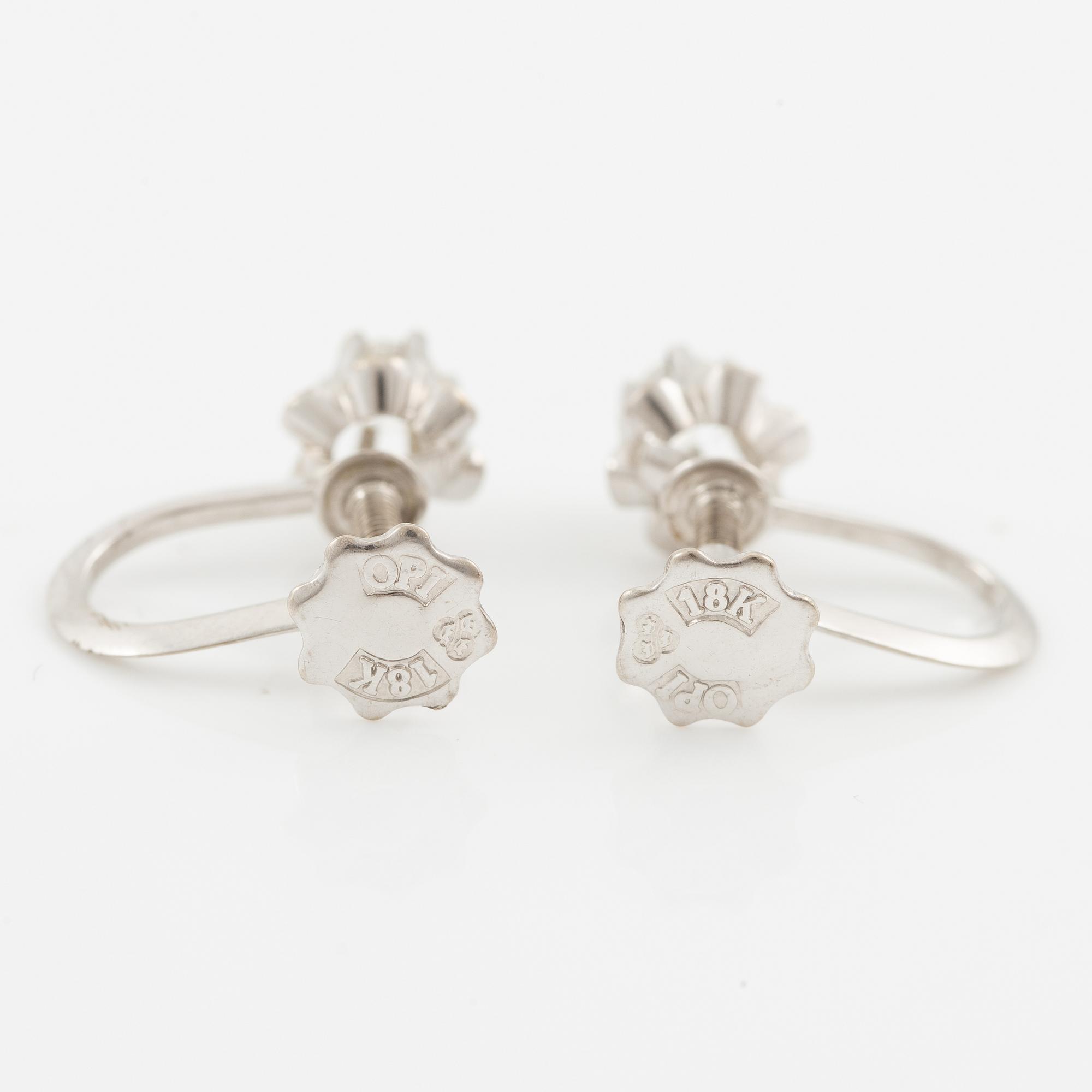 Örhängen ett par, 18K vitguld med briljantslipade diamanter.