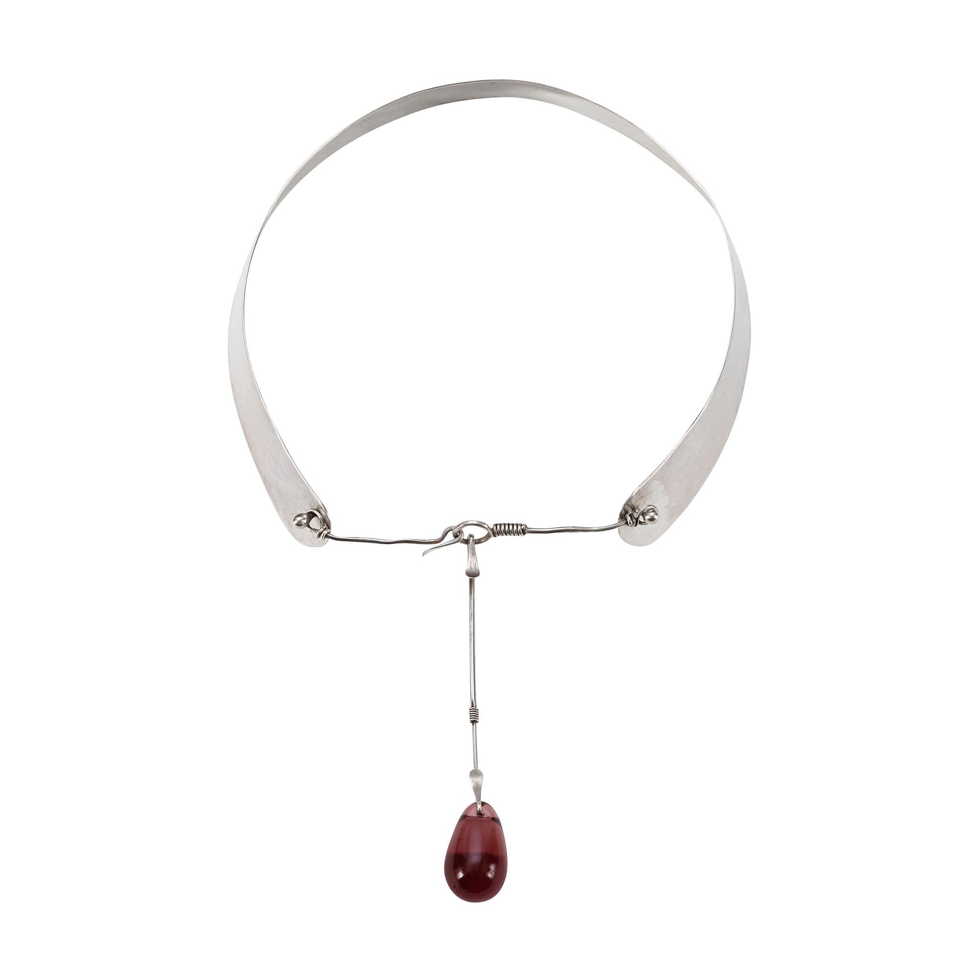 A Vivianna Torun Bülow Hübe silver necklace with pendant, Stockholm 1955.
