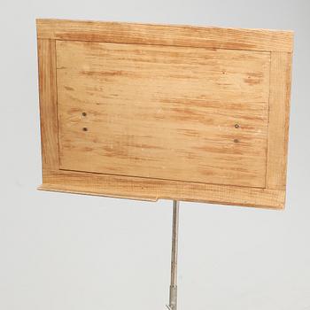 LÄSBORD, Bruno Mathsson, modellen formgiven år 1941.