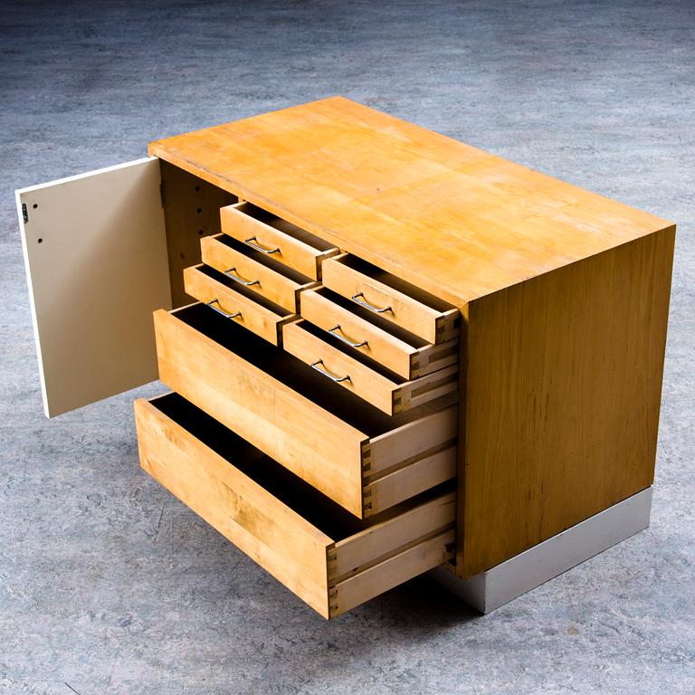 SAKARI LAITINEN, SKÅP. "Sakke". Arkitektbyrå Alvar Aalto,1960-tal.