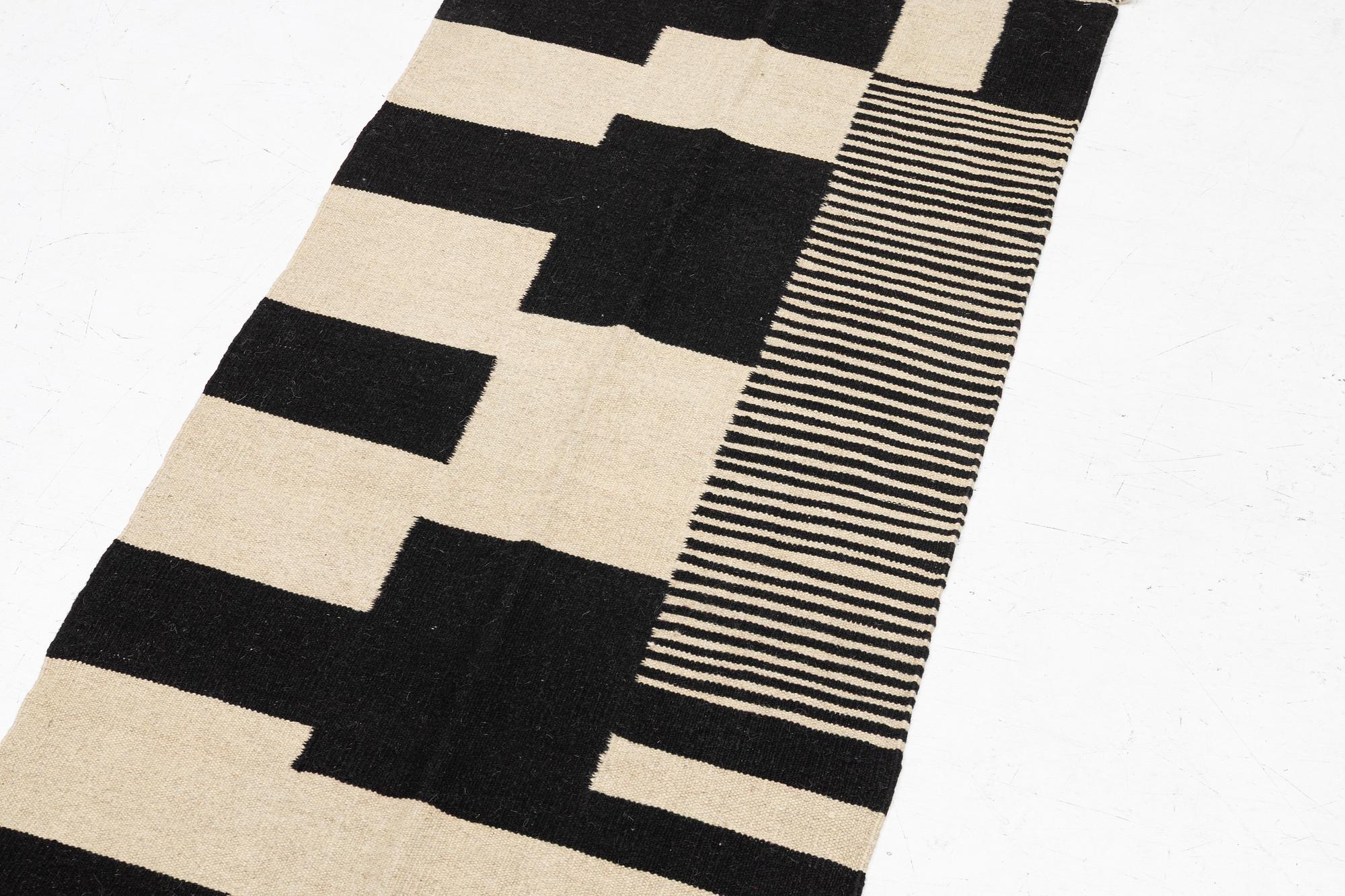 A Kelim runner carpet, 300 x 93 cm.