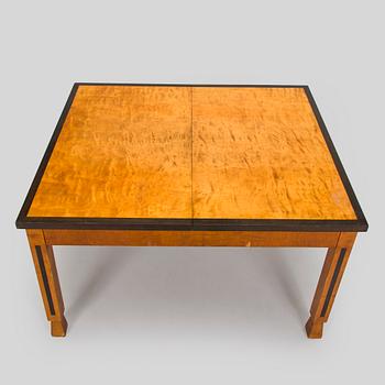 A 1920s/30s century dining table and set of 6 + 2 chairs.