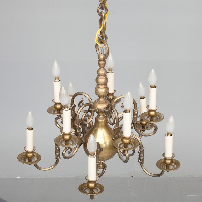 TAKKRONA, barockstil. 1900-talets senare hälft. Höjd 135 cm.
