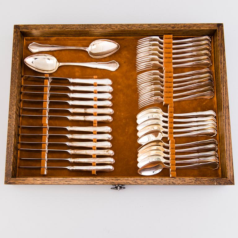 ATERINSARJA, n. 112 osaa, hopeaa, "Chippendale", Kultakeskus, Hämeenlinna 1983. Puulaatikossa.