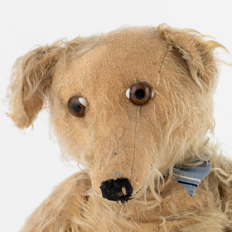 A Steiff teddybear, Germany, first half of the 20th century.