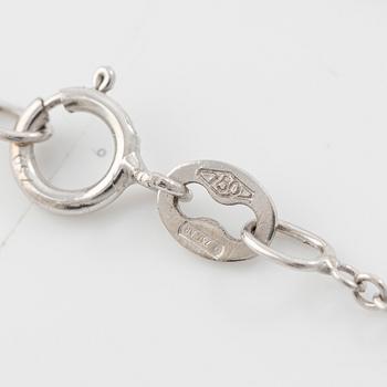 Necklace 18K white gold with cultured Tahitian pearl and brilliant-cut diamonds.