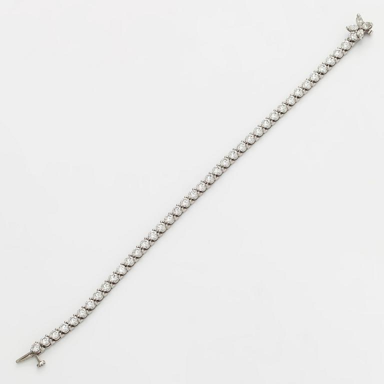 Tiffany & Co, "Victoria" tennisrannekoru, platinaa sekä briljantti- ja marquisehiottuja timantteja.
