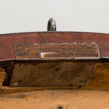 A SWEDISH LATEGUSTAVIAN TRAY TABLE, CA 1800.