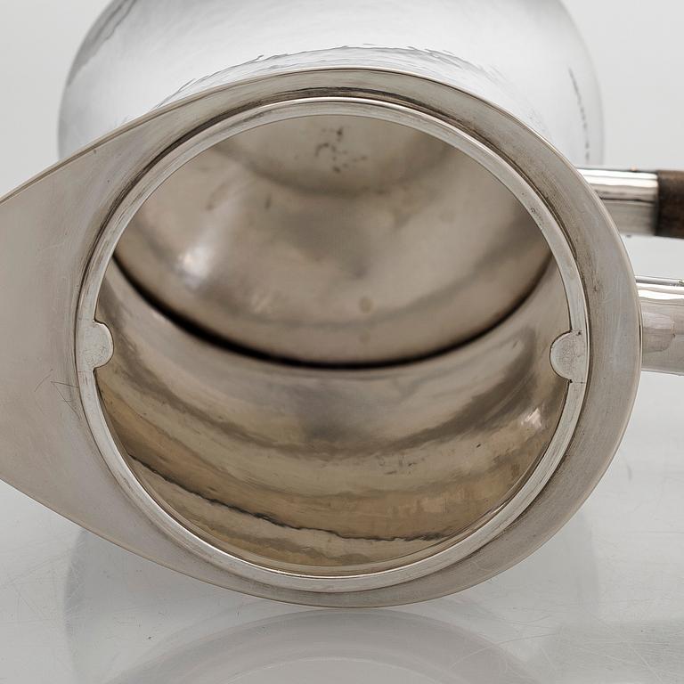 Einar Telander, A sterling silver coffee pot, Silversmedja Einar Telander, Stockholm 1977.