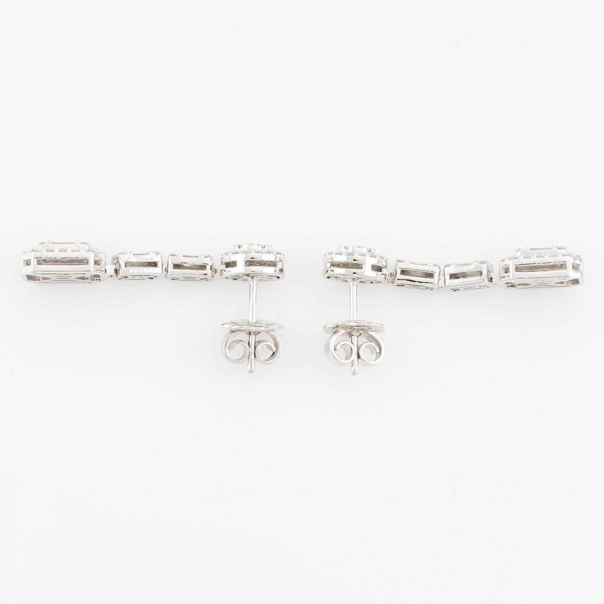 Earrings, 18K white gold with baguette and brilliant cut diamonds.