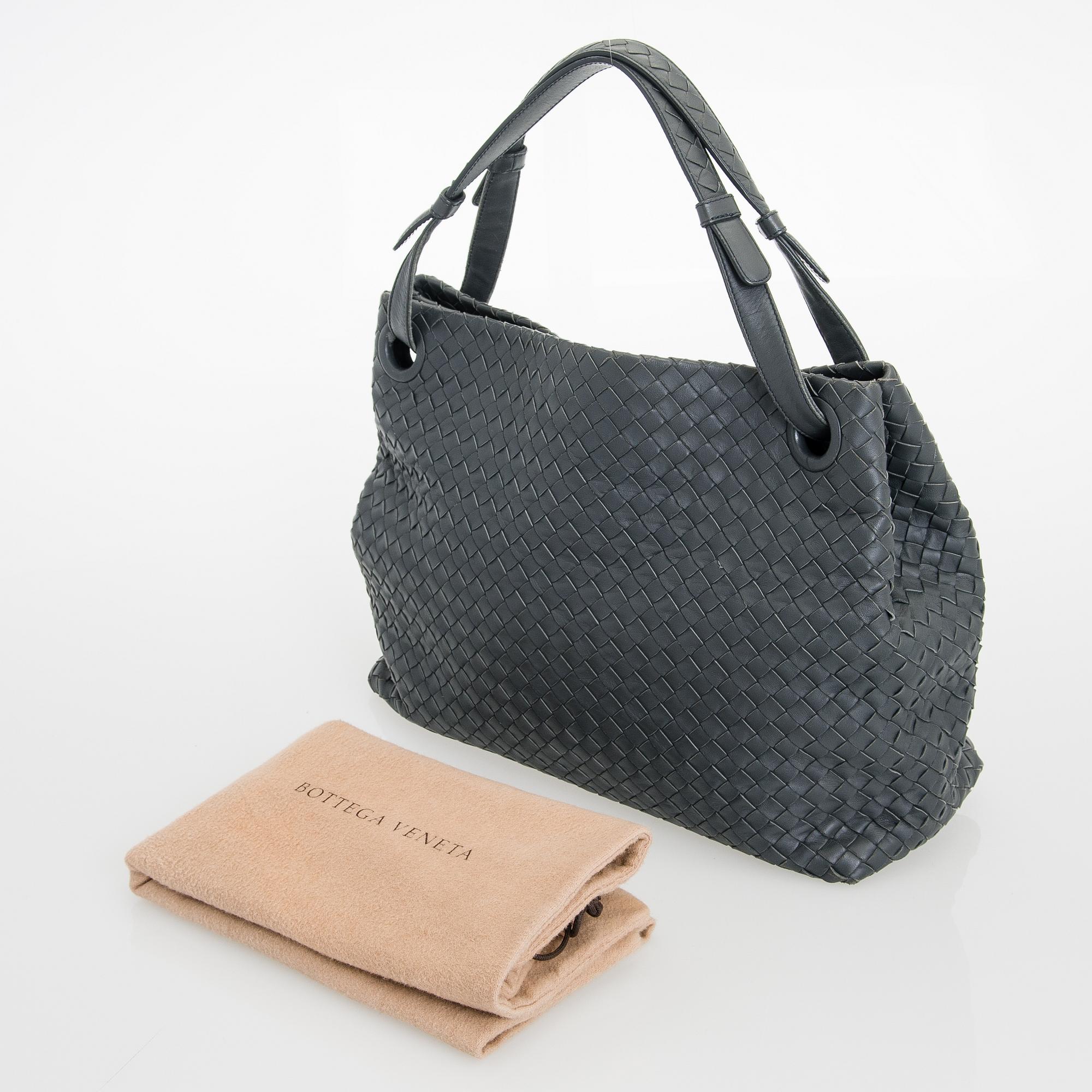 Bottega Veneta, 'Medium Garda' bag.