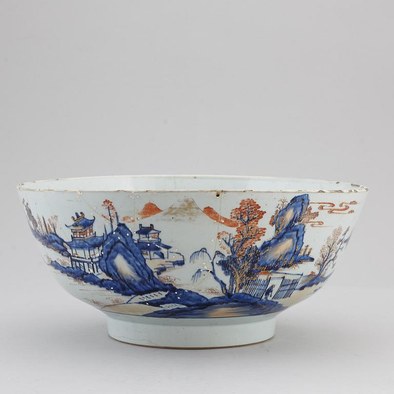 A large blue and white fish bowl/punch bowl, Qing dynasty, 18th Century.