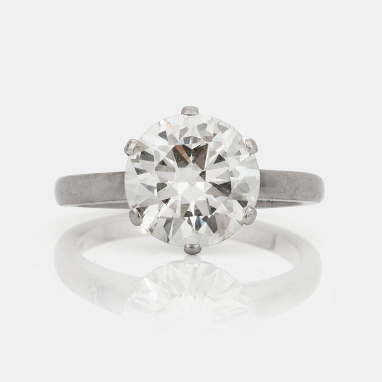 RING med gammalslipad diamant ca 3.05 ct, kvalitet L-M/VS, tillverkad av Hugo Strömdahl, Stockholm, 1946.