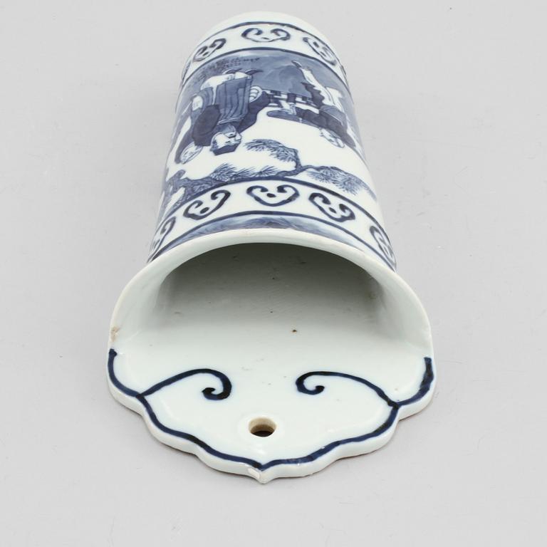 VÄGGVAS, porslin, Kina, 1800/1900-tal.