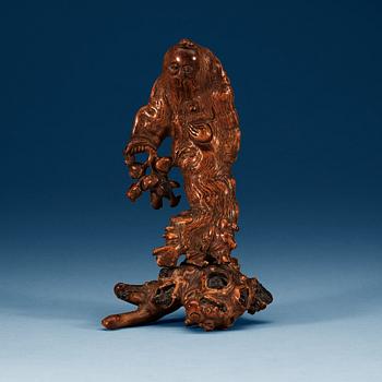 1487. A root sculpture of an Immortal, Qing dynasty, 19th Century or older.