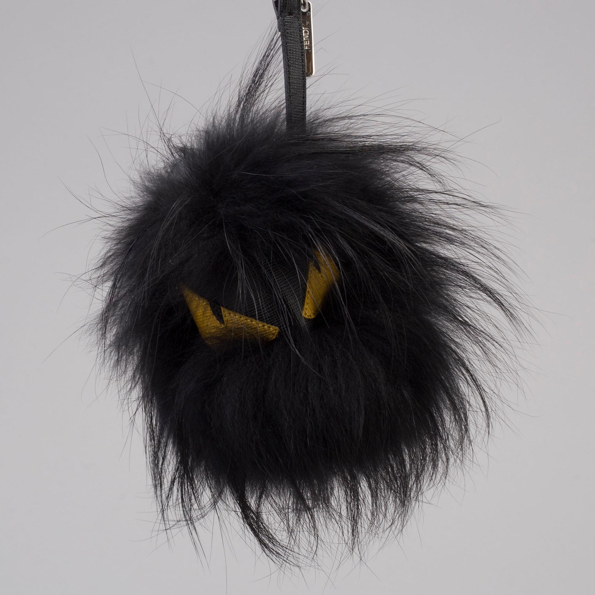 FUR BALL BAG BUG Fendi. Bukowskis