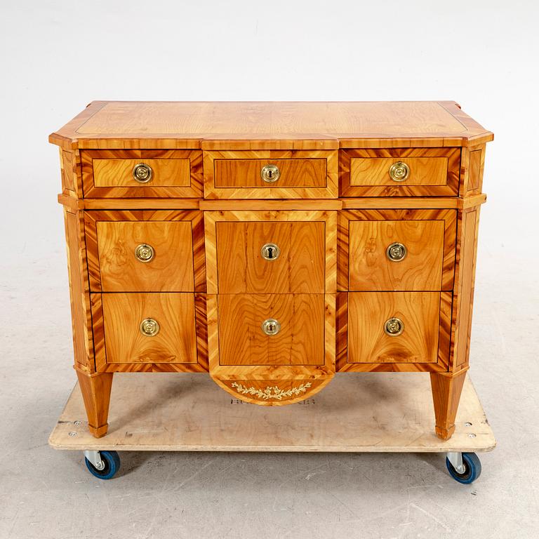 A late Gustavian dresser around 1800.