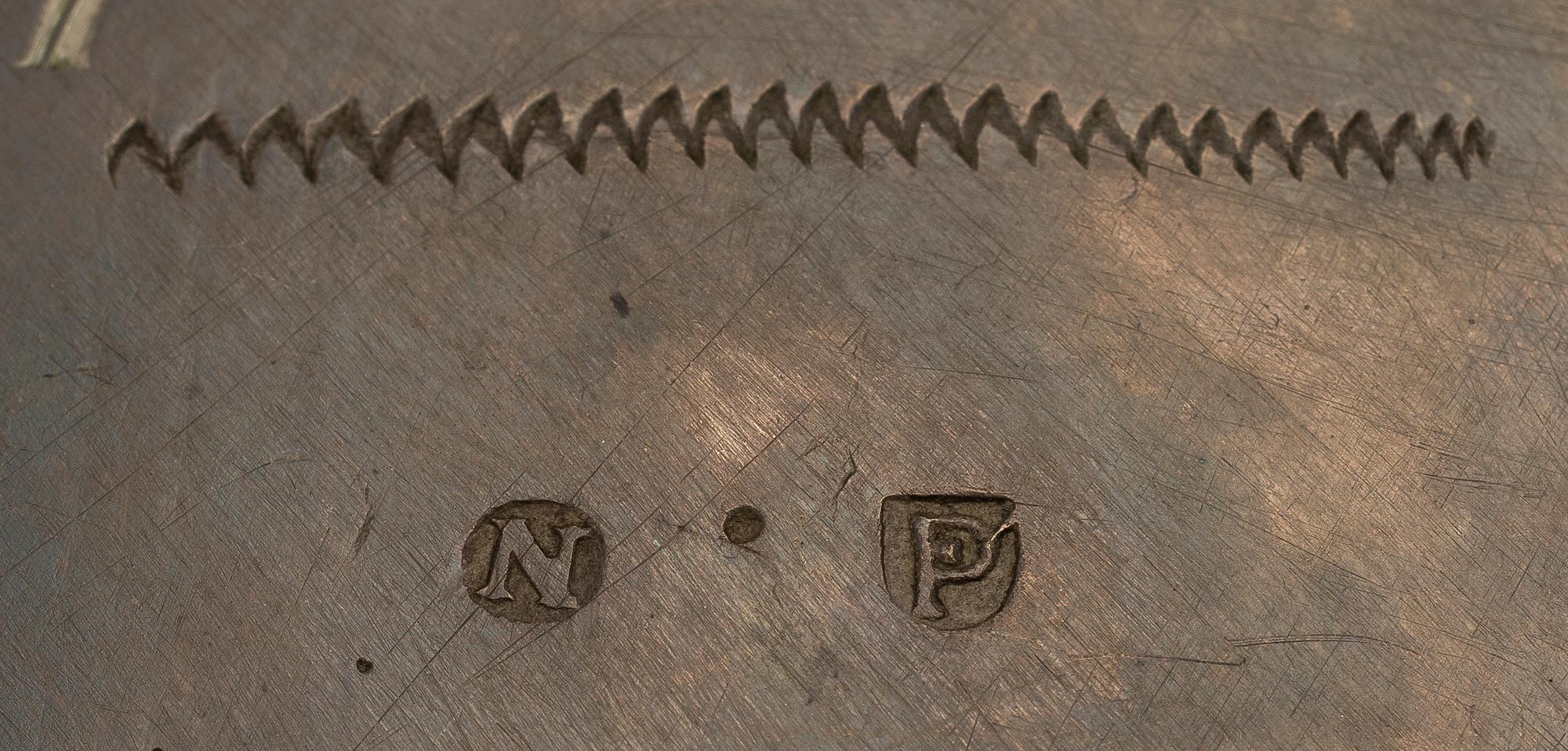 HOPEINEN TUOPPI, Nürnberg noin 1660-luvulta, tuntematon kultaseppä, paino  679 g.