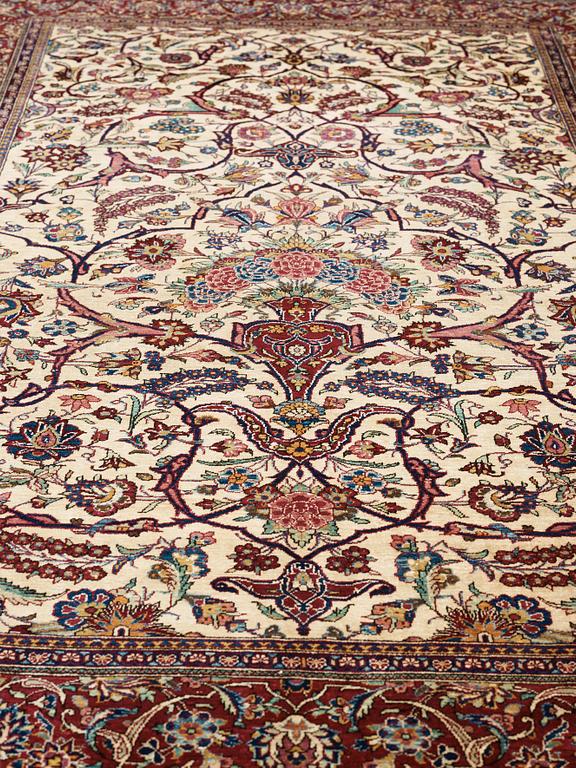 RUG. Semi-antique Silk Kashan. 207,5 x 135 cm.