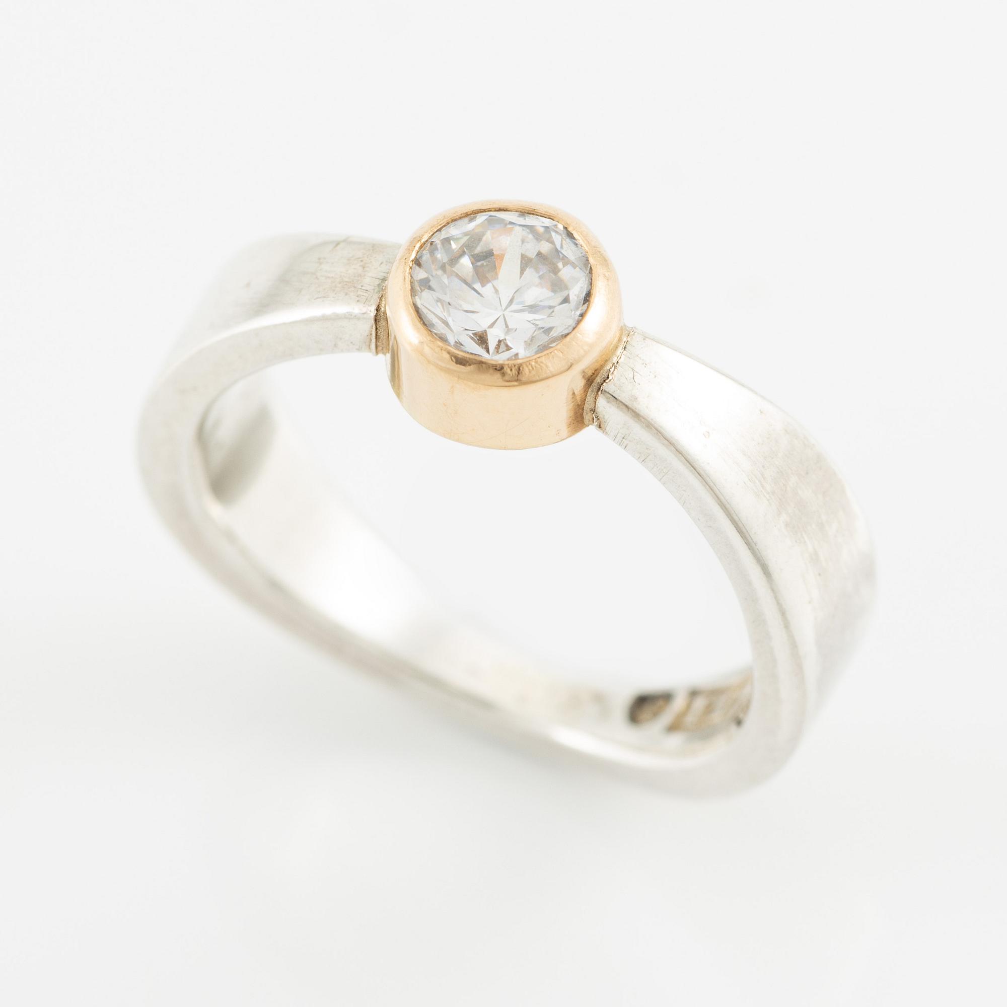 Jan-Christer Lundqvist, ring, silver med fasettslipad vit sten, Skövde.