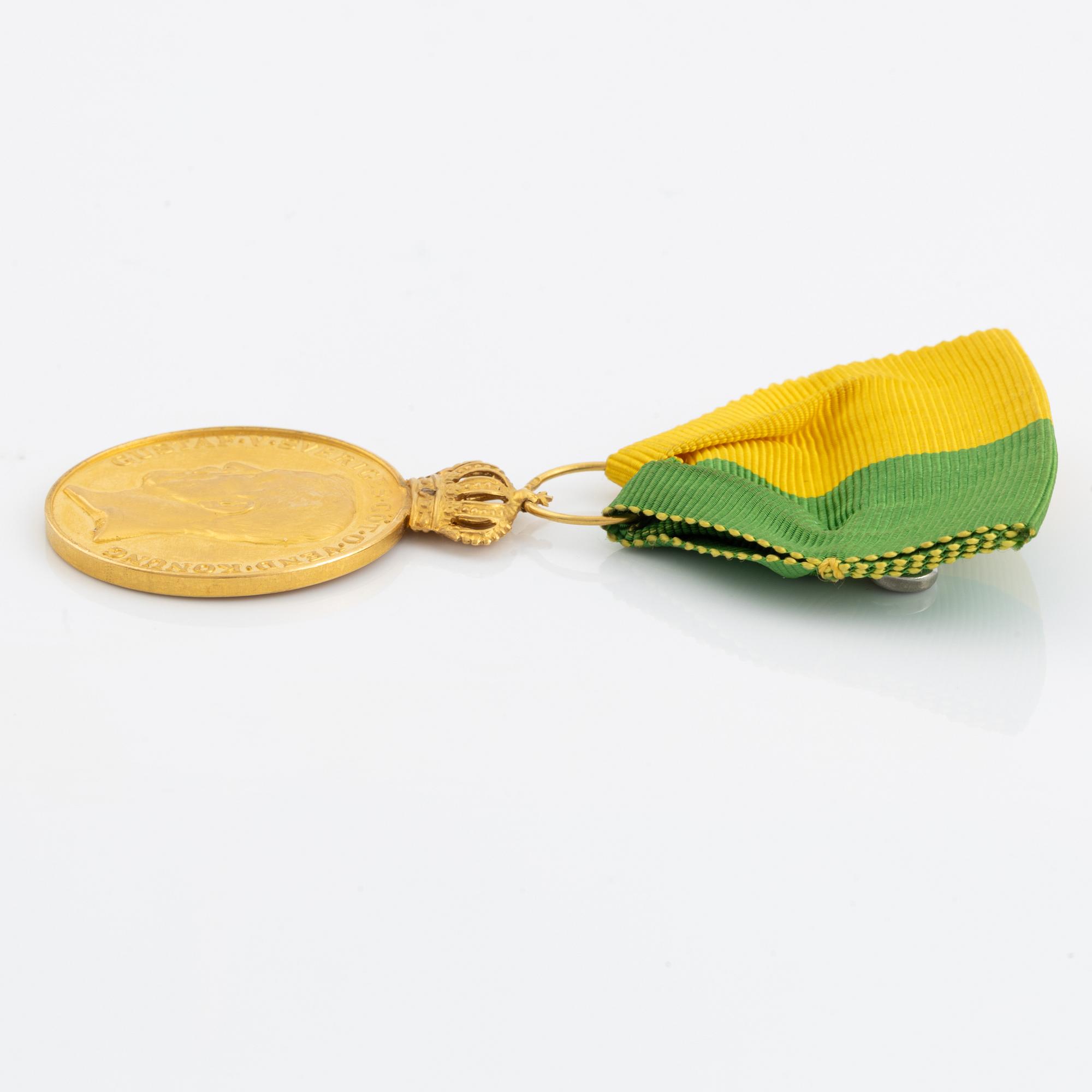 Gustaf V, medalj, 18 k guld, Kungliga Patriotiska Sällskapet, 1947.
