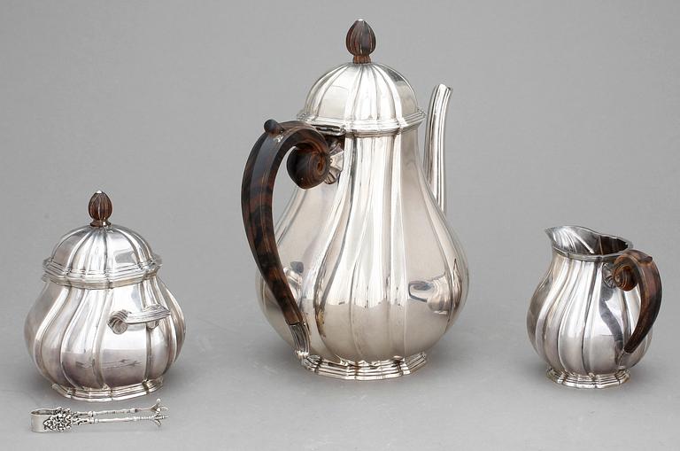 KAFFESERVIS, 3 delar, silver, svenska importstämplar, 1900-talets första hälft. Tot ca 1186 gram.