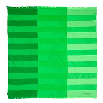 833. MÄRTHASKOLAN, a green silk scarf.