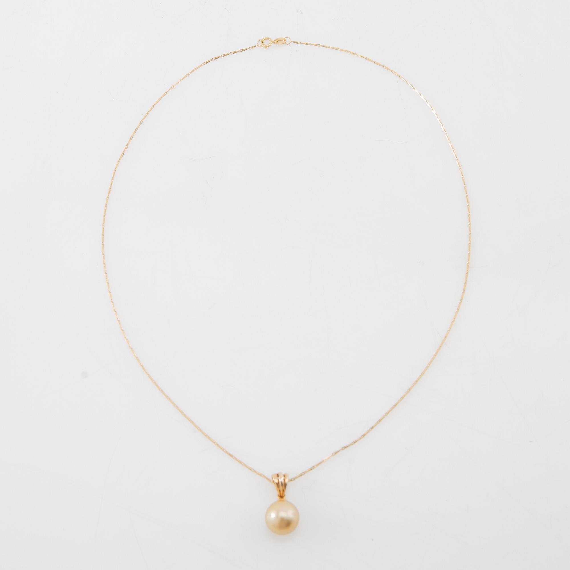 Necklace of 14K and 18K gold with a cultured pearl.