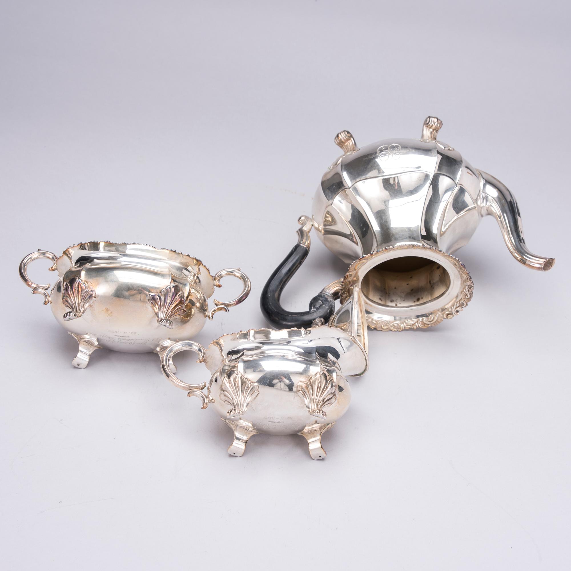 KAHVIKALUSTO, 3 osaa, hopeaa, Hopeakeskus, Hämeenlinna 1937. Paino 1143 g.