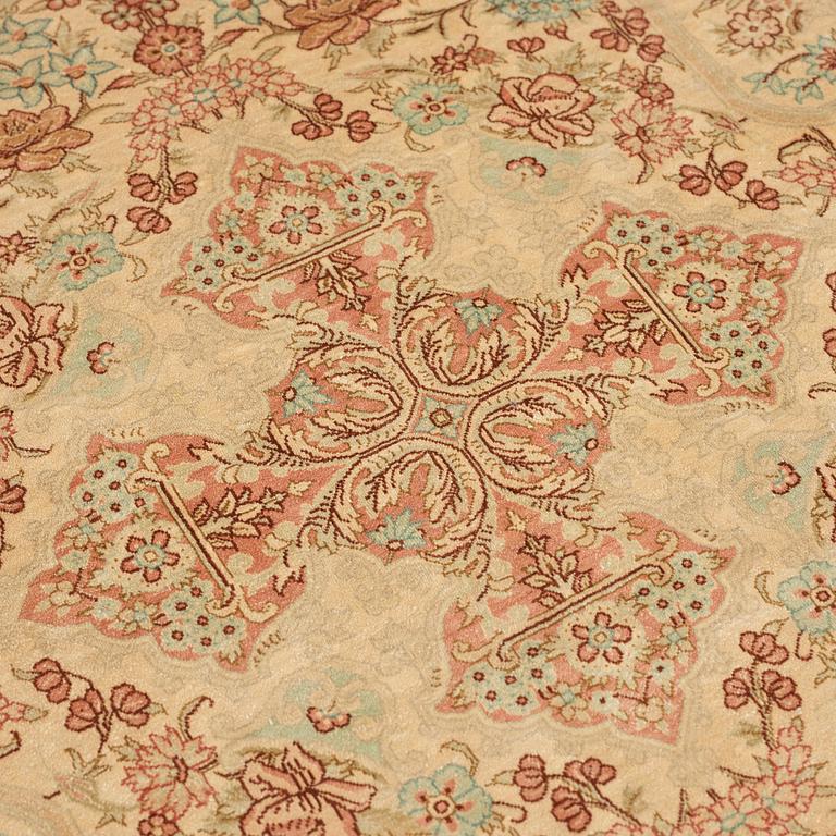 OLD SILK QUM. 289,5 x 195 cm.