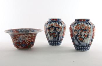 VASER och SKÅL, 2+1, porslin, Imari omkring 1900.