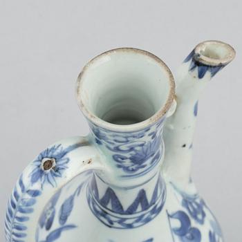 A blue and white porcelain ewer, Transition.