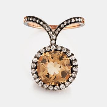 981. A Fedor Lorie ring in 14K gold and silver set with a faceted citrine.