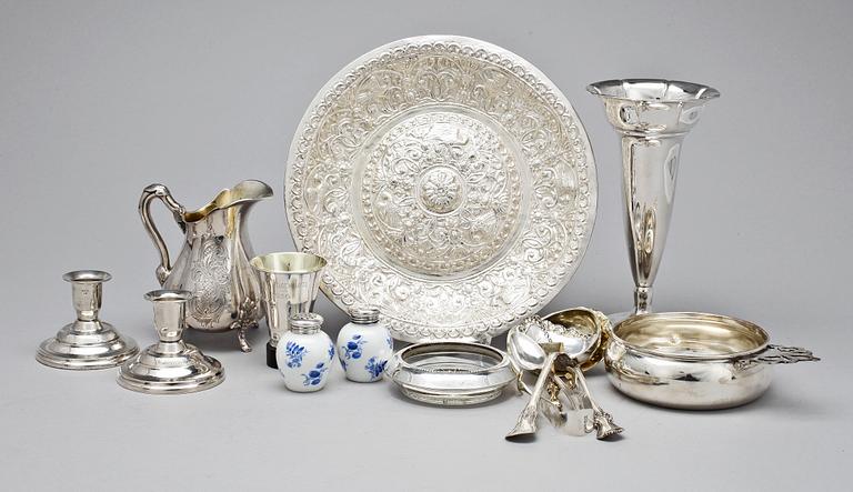 PARTI SILVER, 17 delar, Sverige, Norge, USA. 1800-1900-tal. Totalvikt ca 1200 g.