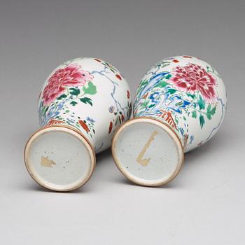 VASER, ett par, kompaniporslin. Qingdynastin, Qianlong (1736-95).