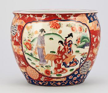 FISKBASSÄNG, porslin, Japan/Kina, 1900-tal.