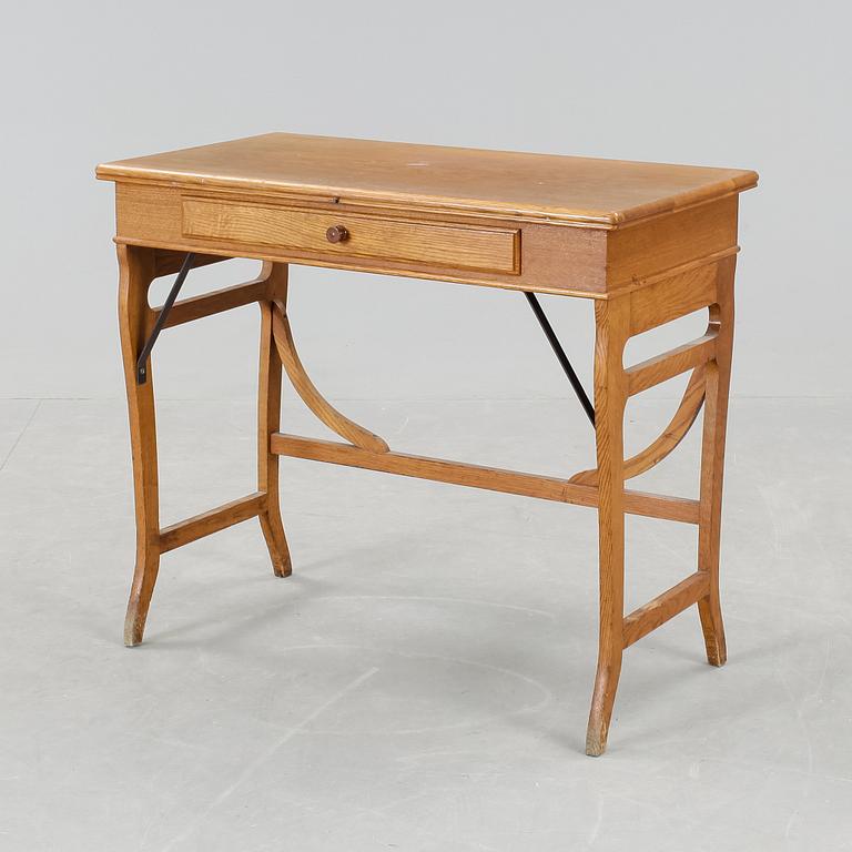 SKRIVBORD, jugend, möjligen Billnäs, Finland 1900-talets början.