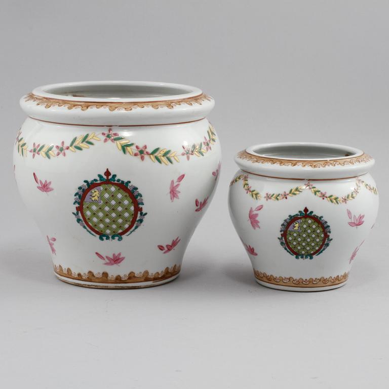 SKÅLAR, 2 st, porslin, troligen Samson, Frankrike, 1900-tal.
