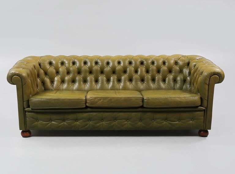SOFFA, chesterfieldmodell, 1900-talets andra hälft. -.
