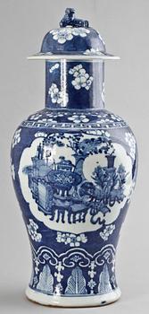 LOCKURNA, porslin, Kina, 1900-tal.