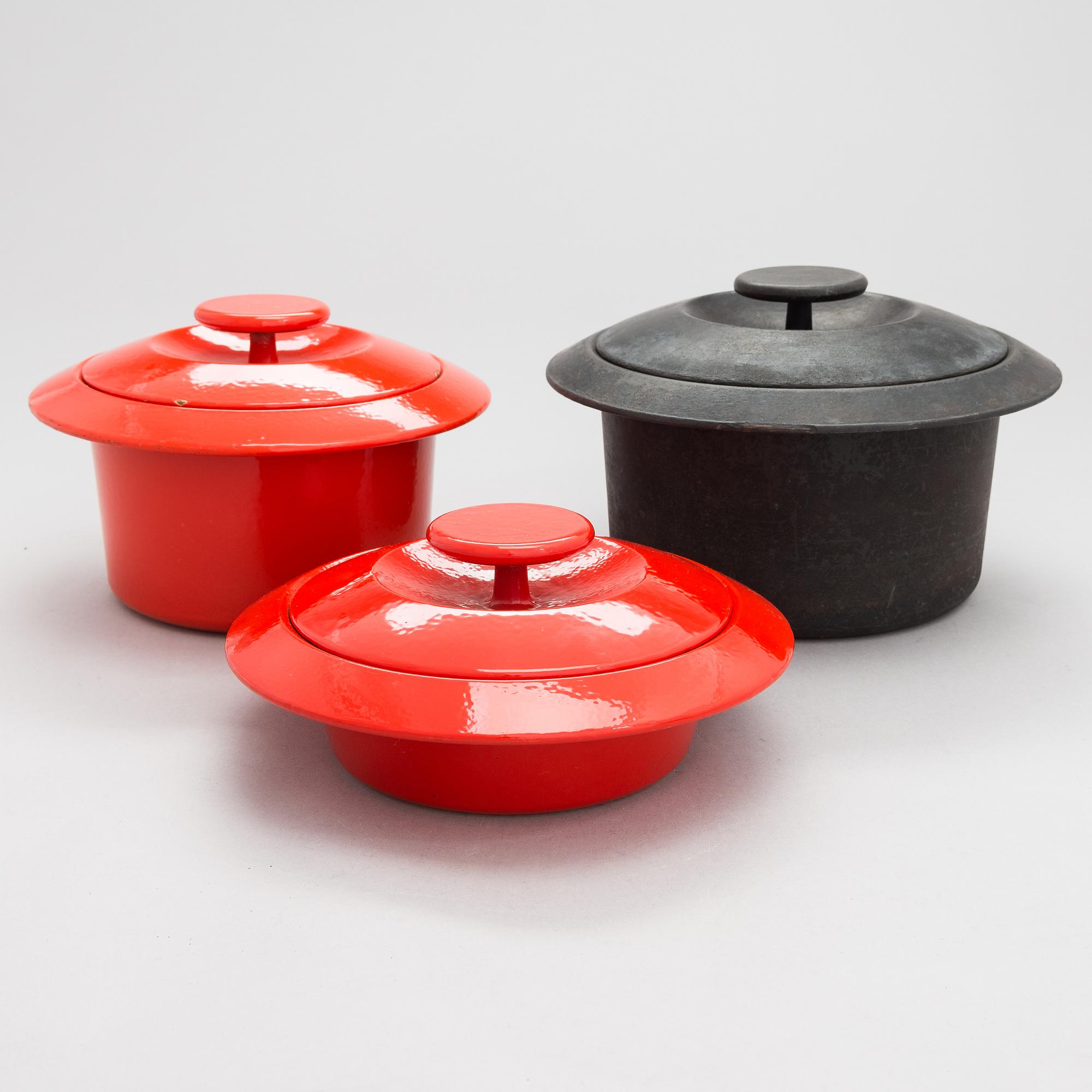 Antti Nurmesniemi, three 'Flying Saucer' iron pots for Wärtsilä  manufactured 1977-1986.