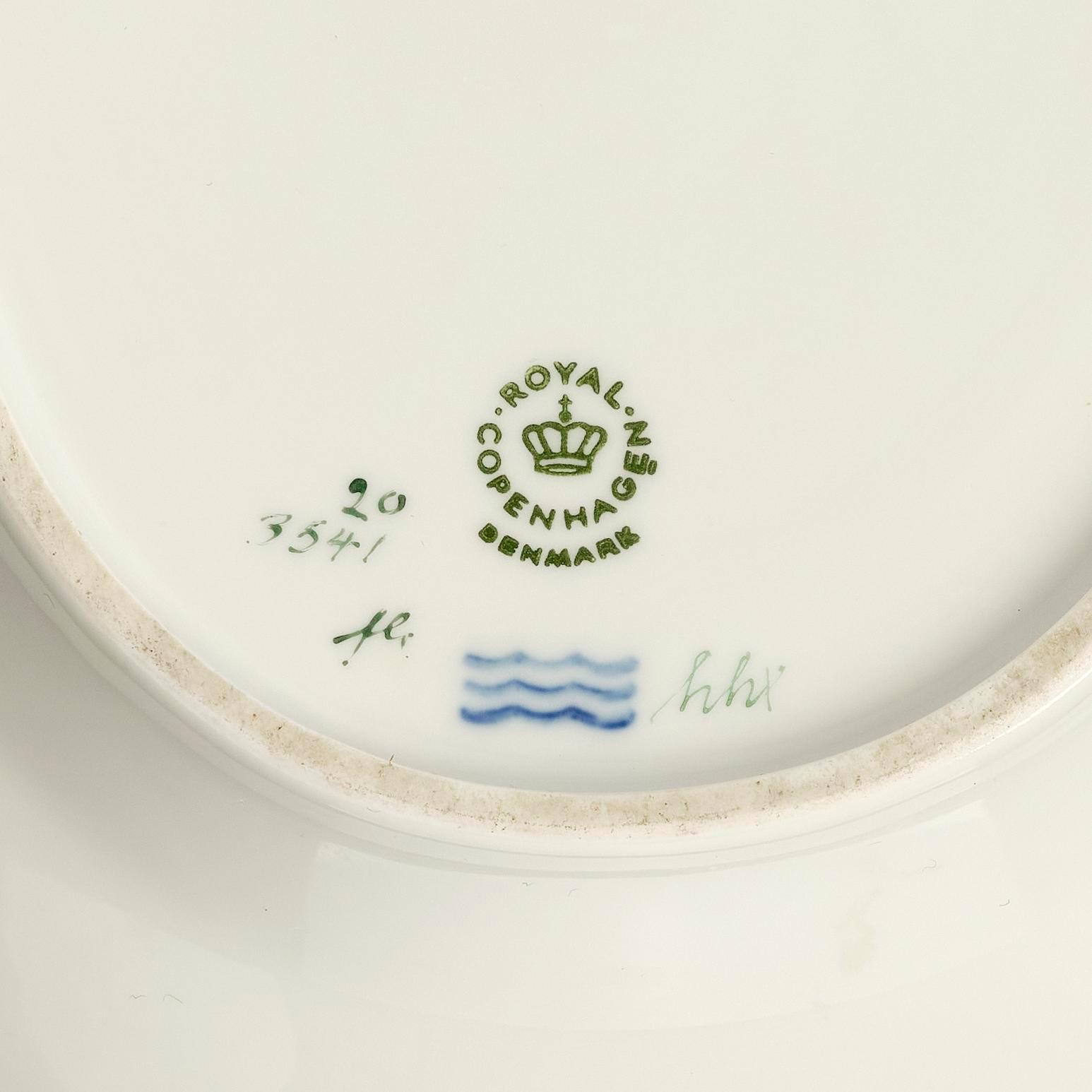 A pair of Royal Copenhagen 'Flora Danica' dishes, Denmark, 20th century.