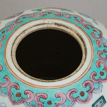 URNA, porslin, Kina, omkring 1900.