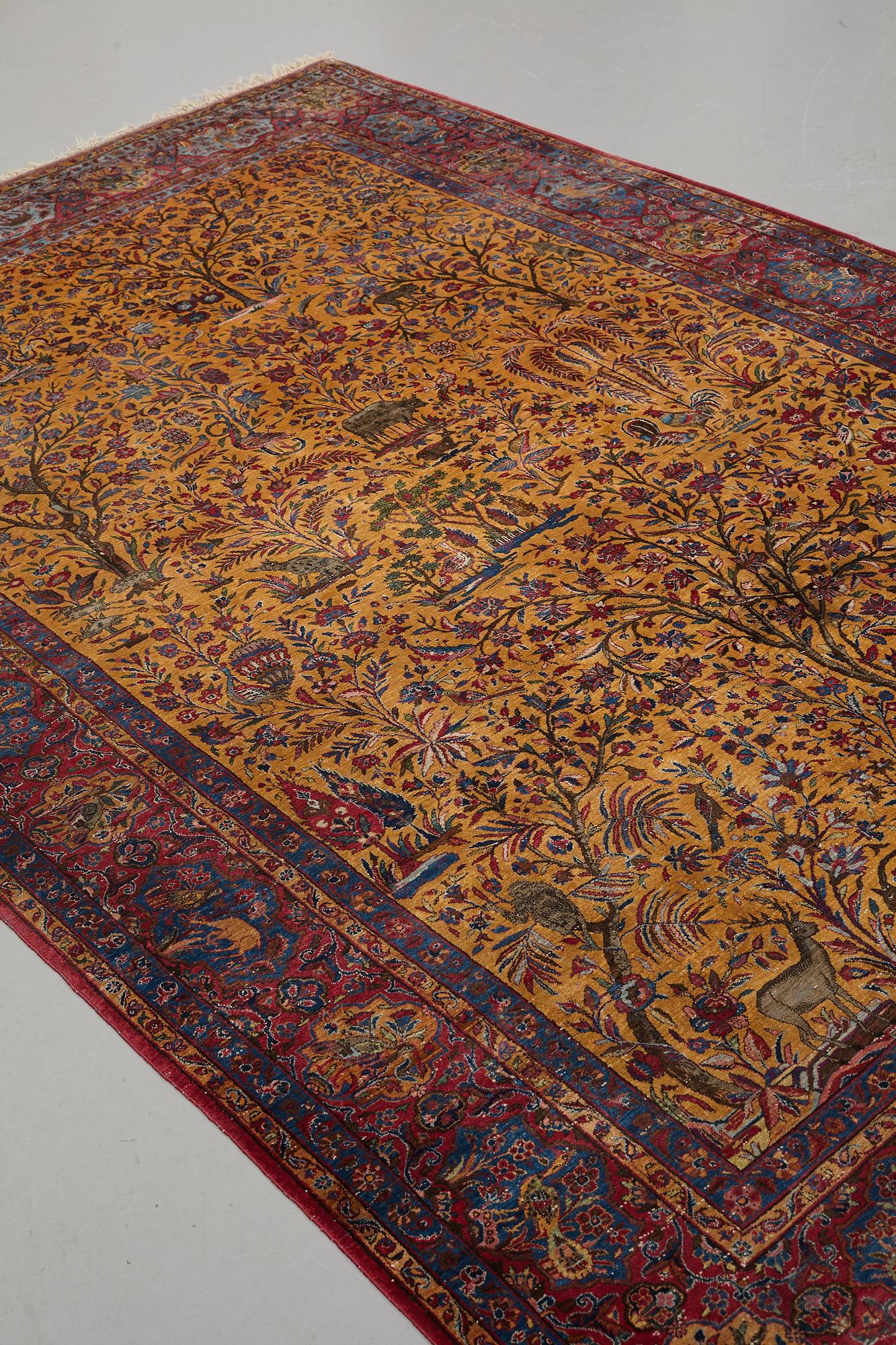 Matta, semiantik silke Keshan figural, ca 309-310 x 204,5-207 cm.