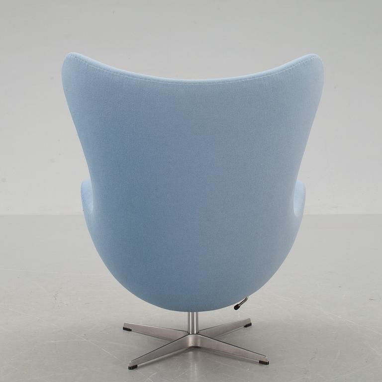 FÅTÖLJ, Arne Jacobsen "Ägget" Fritz hansen 1992.