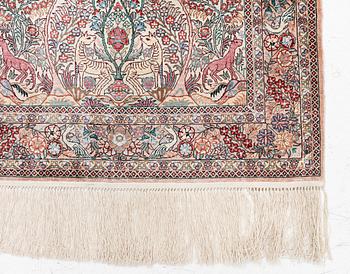 Rug, Hereke design, silk, approx. 122 x 77 cm.