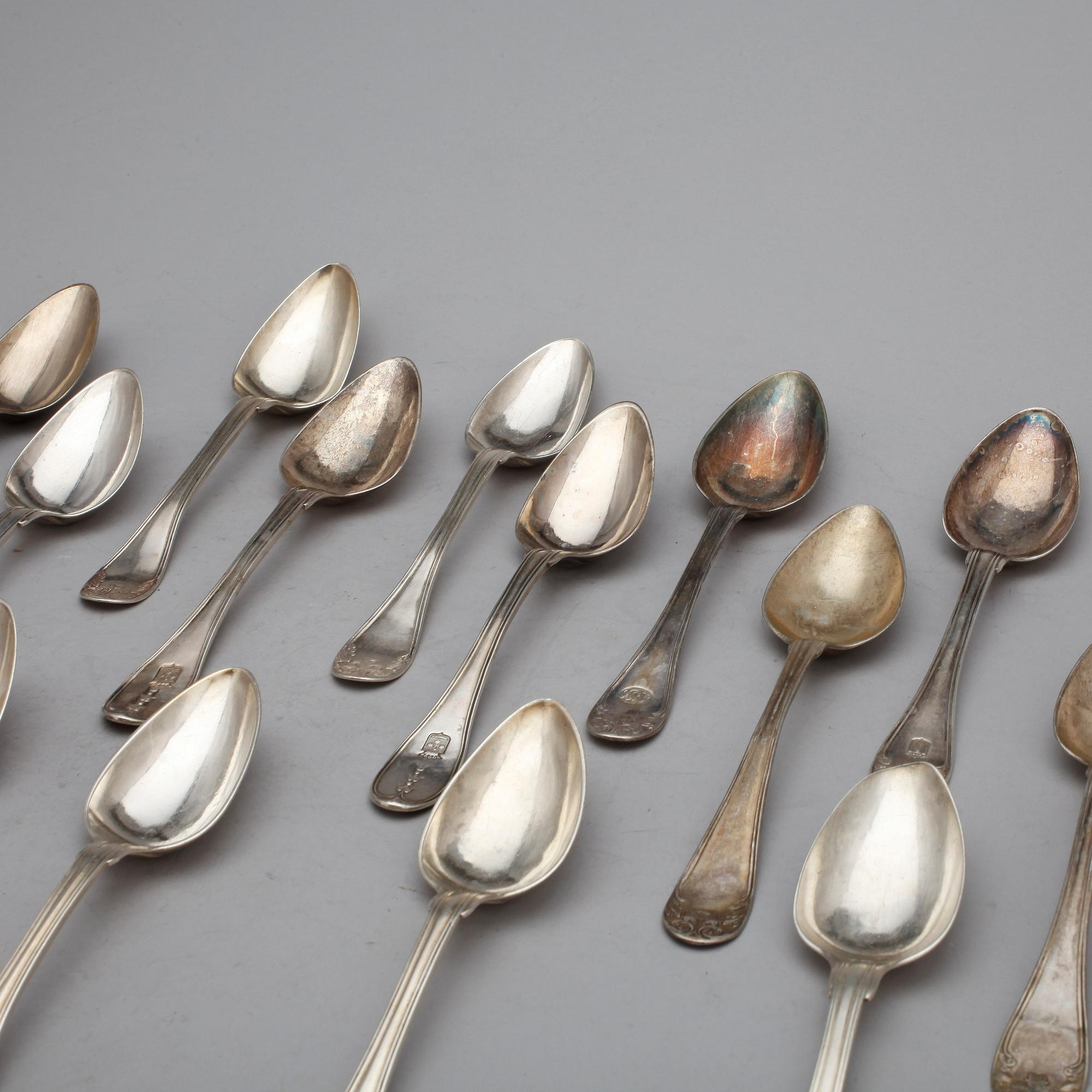 DESSERTSKEDAR, 15 st, silver, bland annat Pehr Zethelius, 1802, Stockholm. 1800-talets första hälft. Vikt ca 600 gram.