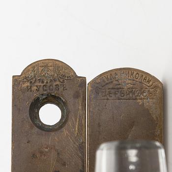 Dörrhandtag, 2 st, glas och mässing, ena Tula,   Ryssland 1800-talets slut.